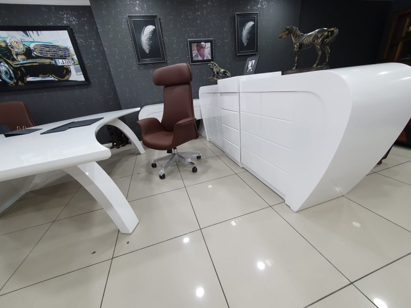 White Lacquer Executive Office Desk